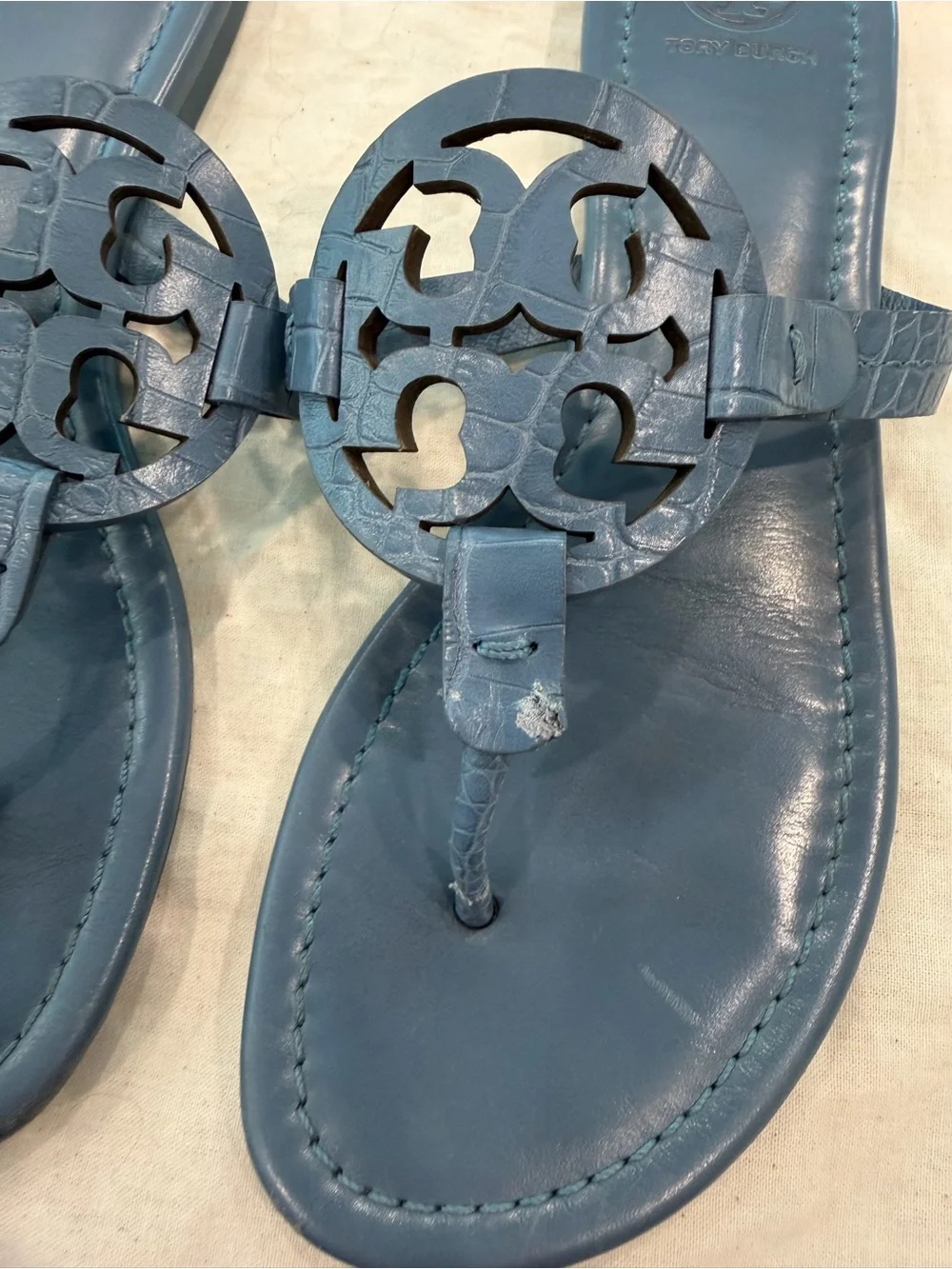 Tory Burch Miller Blue Croc Embossed Leather Logo Thong Sandals 8